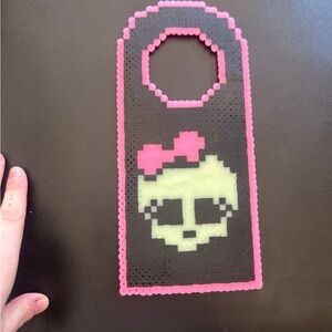 Monster high skullette door decoration